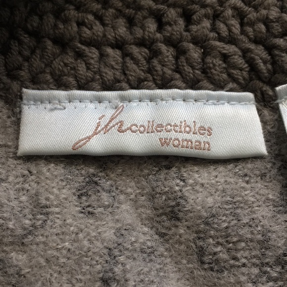 JH Collectibles Woman Gray Animal Print Wool Cardigan - Picture 9 of 10